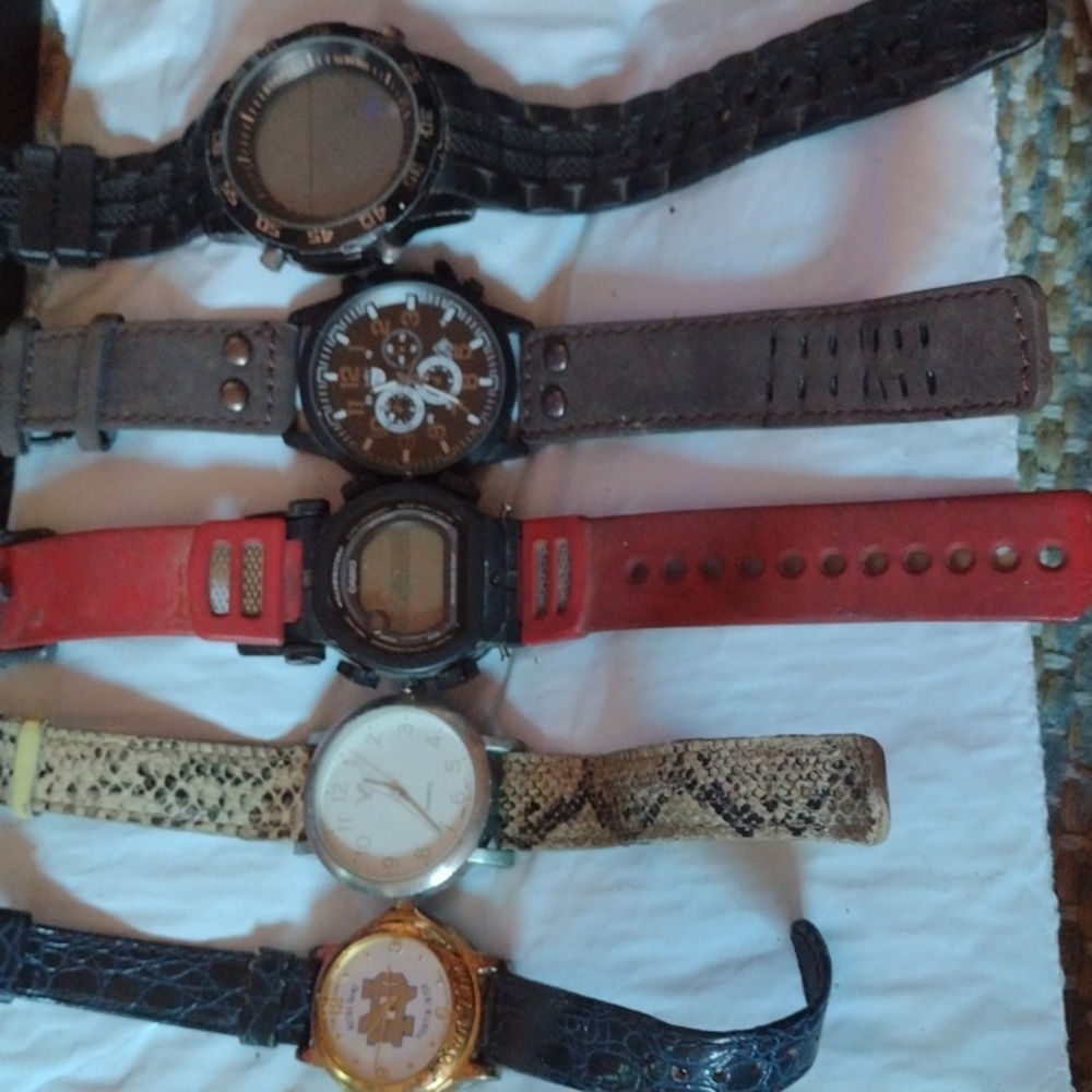 Watch Lot - Picture 1 of 3